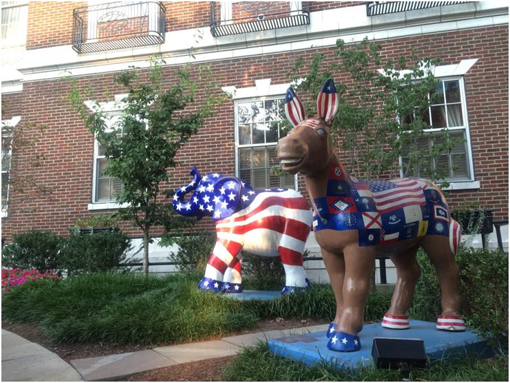 ワシントンの町中に点在する共和党（象）と民主党（ロバ）のマスコット（写真：筆者）