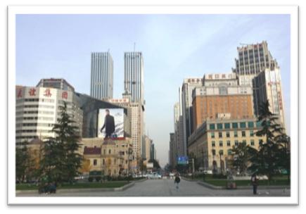 大連のCBD―人民路 (筆者撮影)