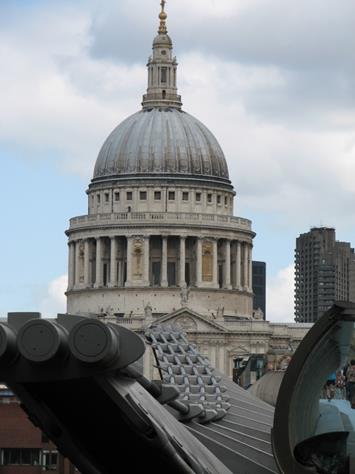 St. Pauls Cathedral in London (Photo by the writer)