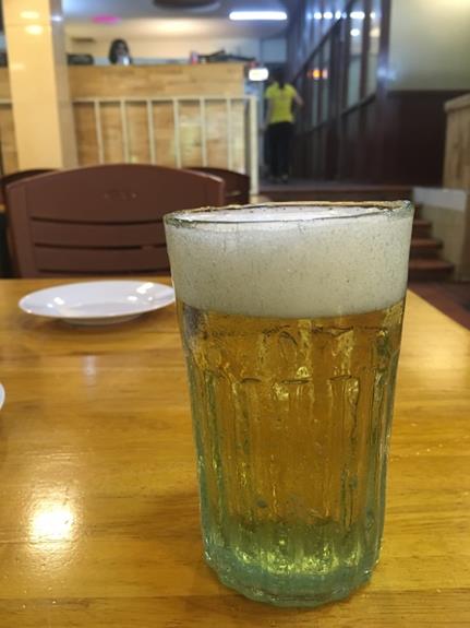とあるビアホイのビール。なんと1杯60円！（筆者撮影）