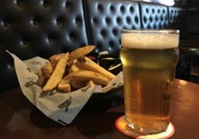 ボゴタ市内のビール専門店にて（筆者撮影）